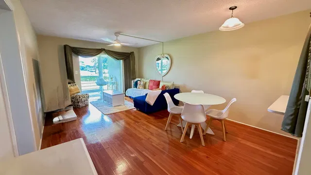 Unit 214 photo 4
