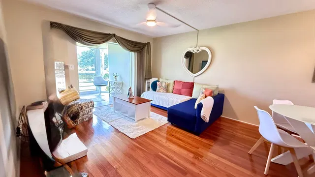 Unit 214 photo 6