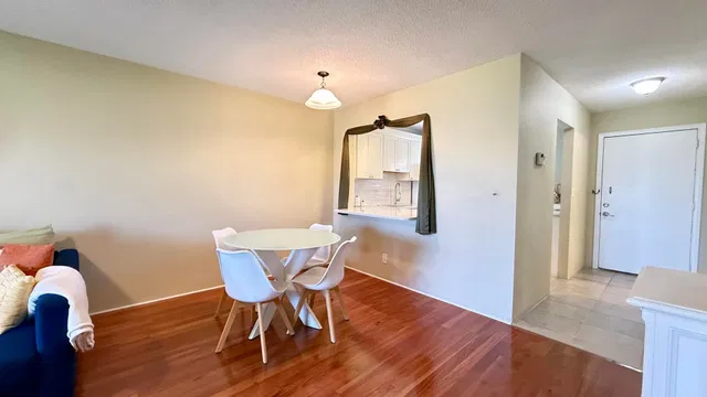 Unit 214 photo 8