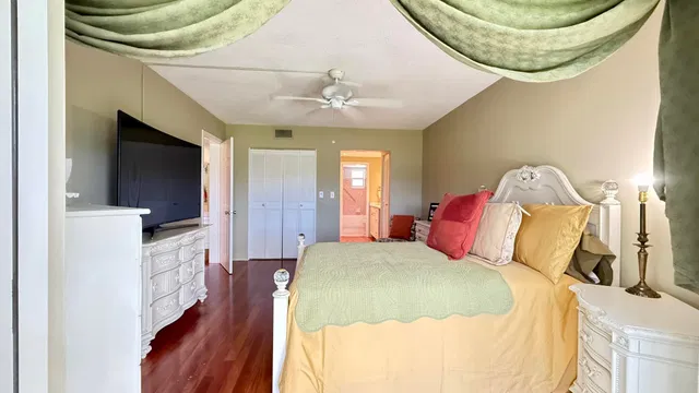 Unit 214 photo 17