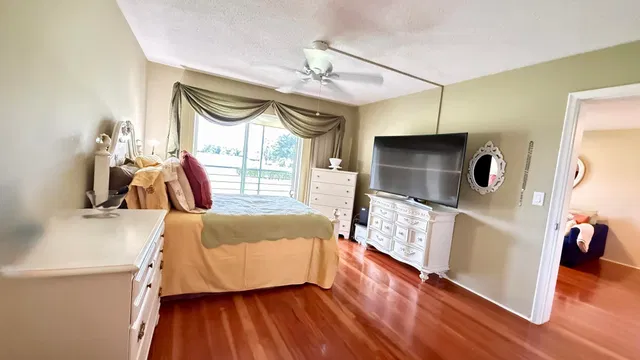 Unit 214 photo 20