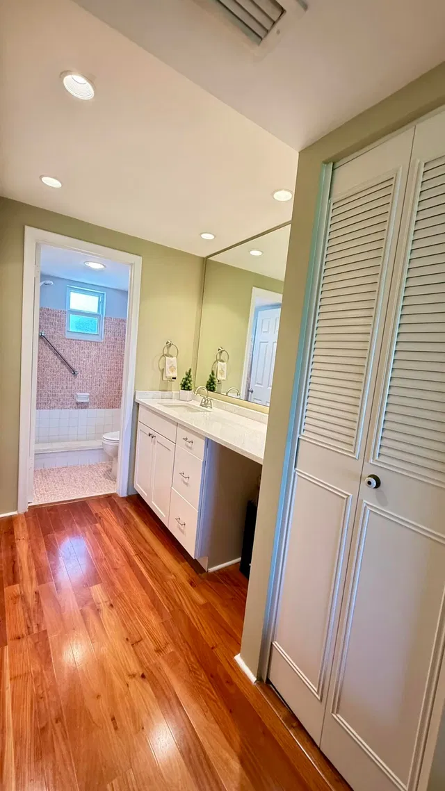 Unit 214 photo 24