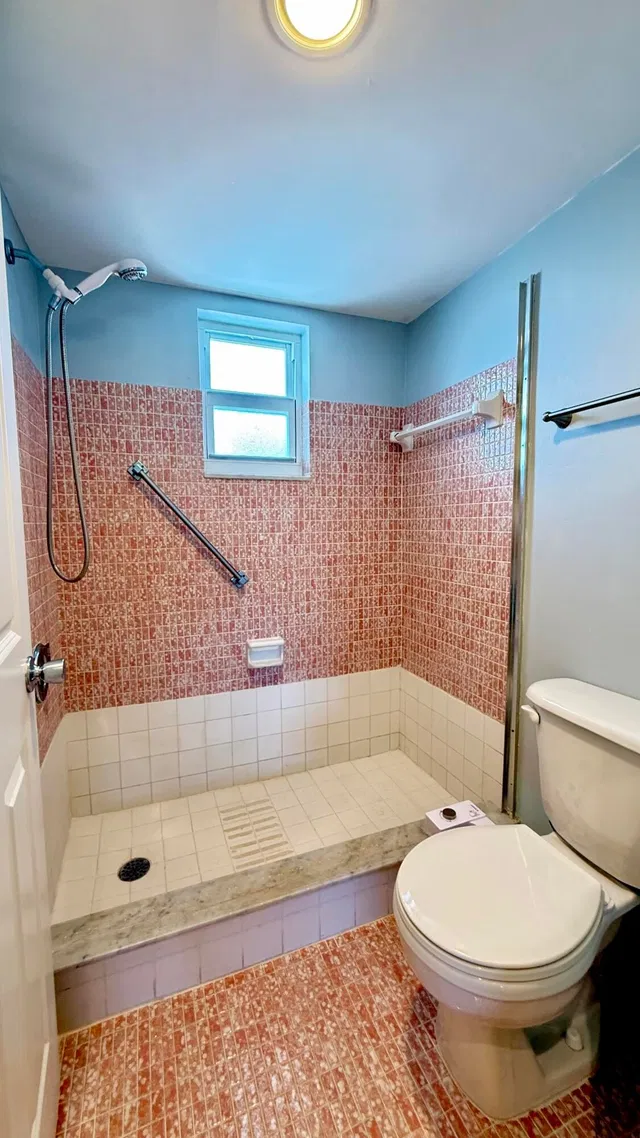 Unit 214 photo 28