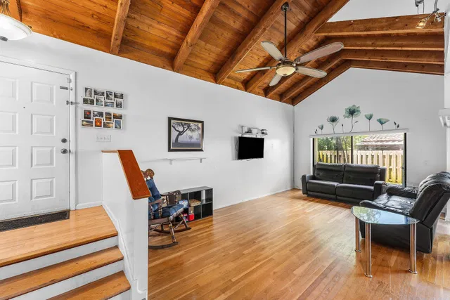  Residence photo 4