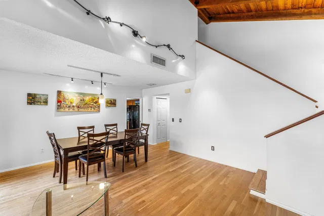 Residence photo 6