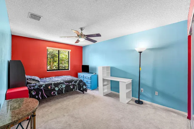  Residence photo 17
