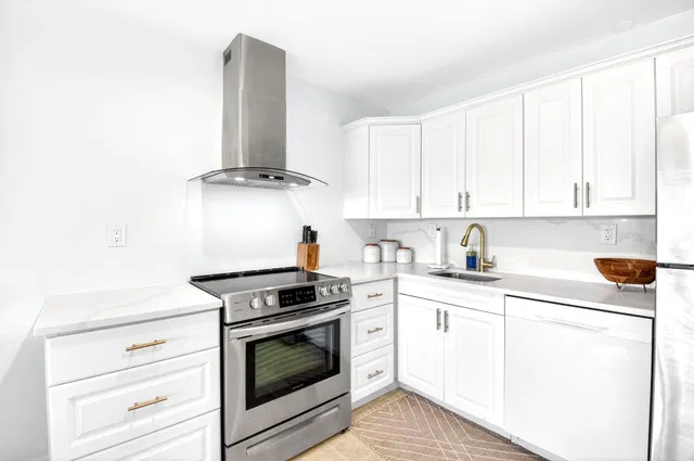 The Hamlet Unit 204-d photo 9