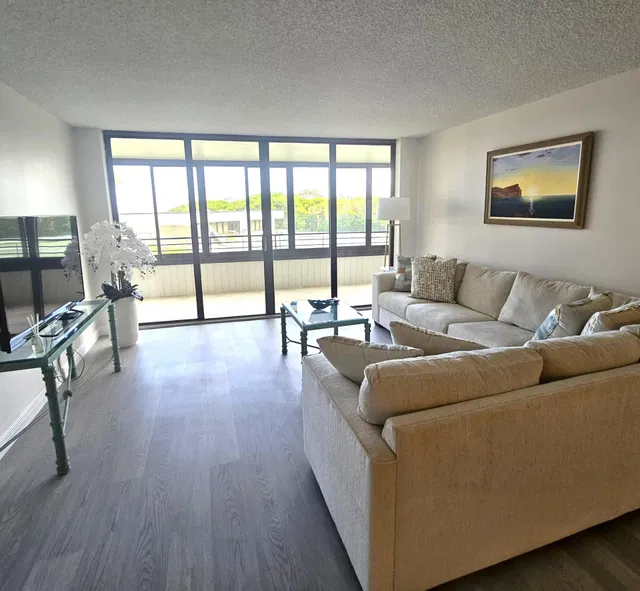 Unit 215 photo 3