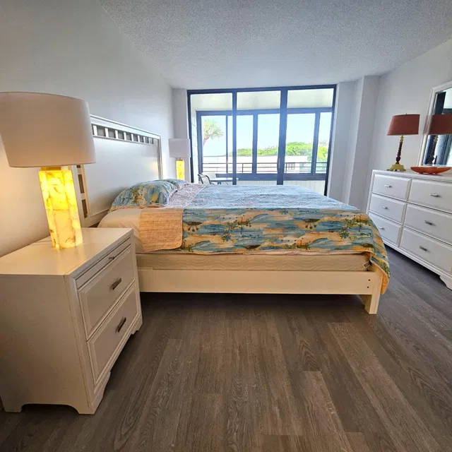 Unit 215 photo 5