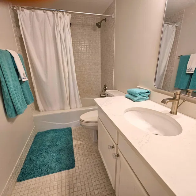 Unit 215 photo 6