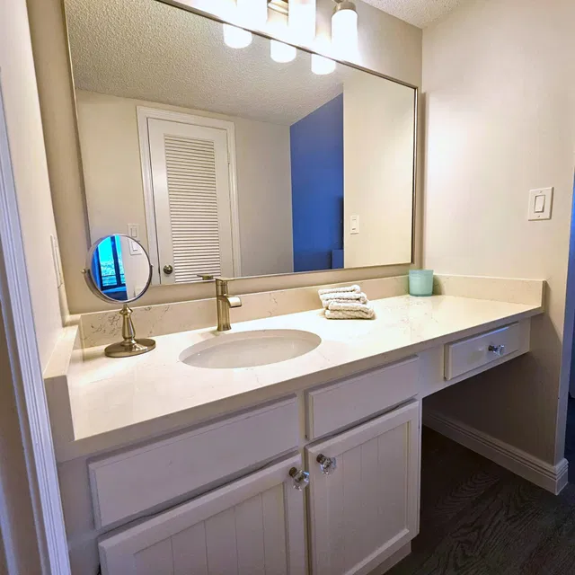 Unit 215 photo 7