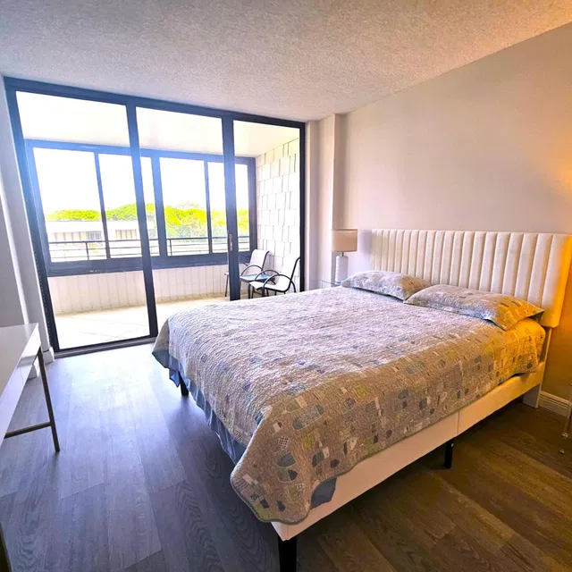Unit 215 photo 8
