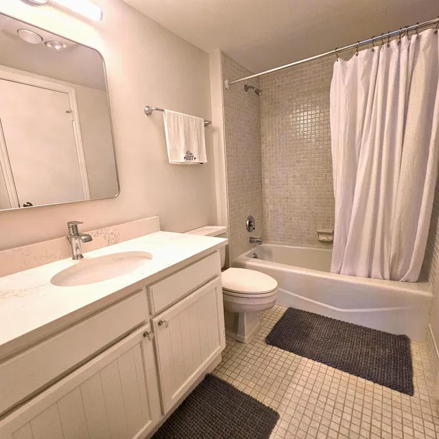 Unit 215 photo 9