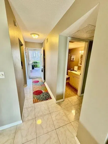 Unit 101 photo 3
