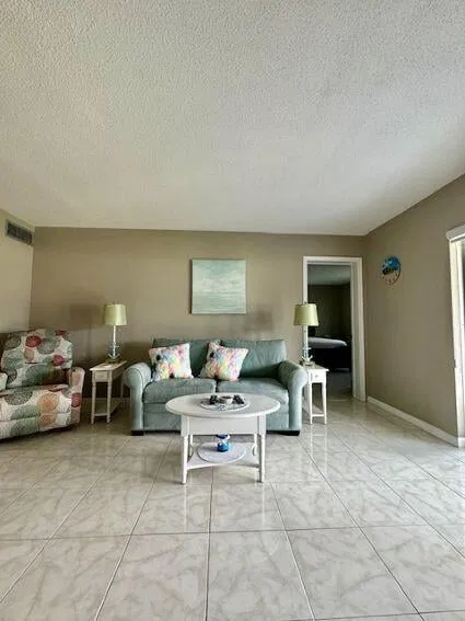 Unit 101 photo 10