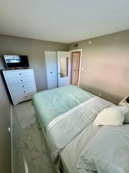 Unit 101 photo 18