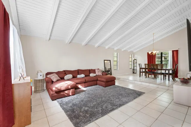 Residence photo 5
