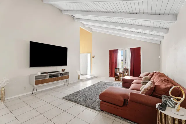 Residence photo 6