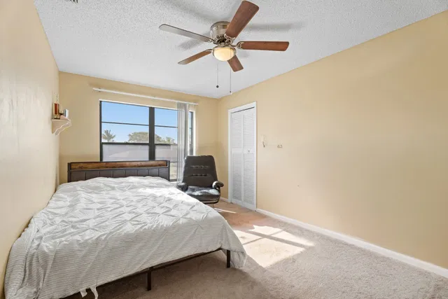 Residence photo 17