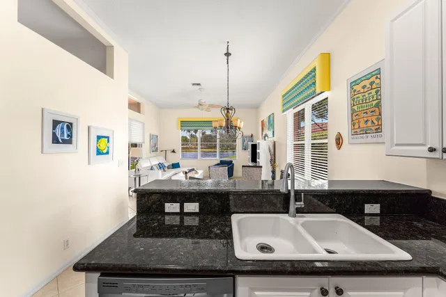 Residence photo 12