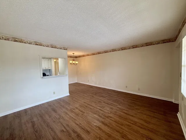 Residence photo 3