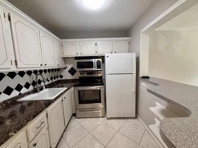 Unit 134 photo 3