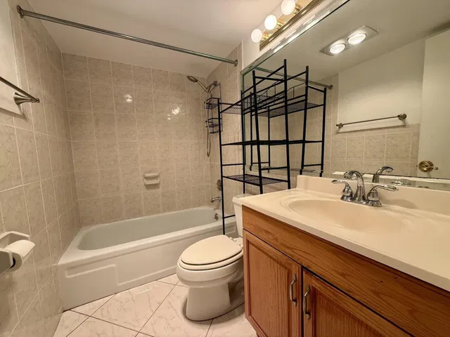 Unit 134 photo 4