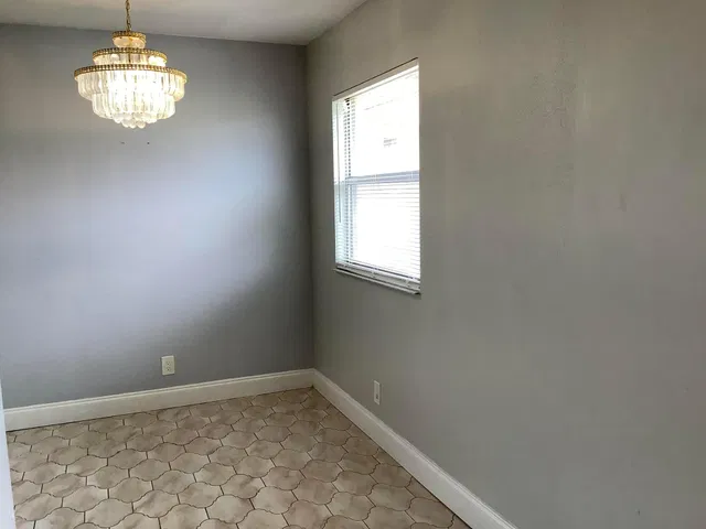 Unit 189 photo 6