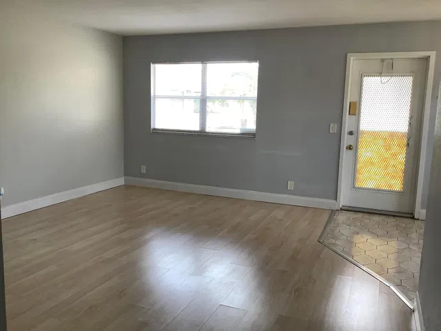 Unit 189 photo 7