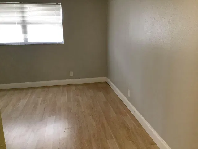 Unit 189 photo 8