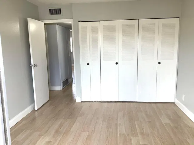 Unit 189 photo 15