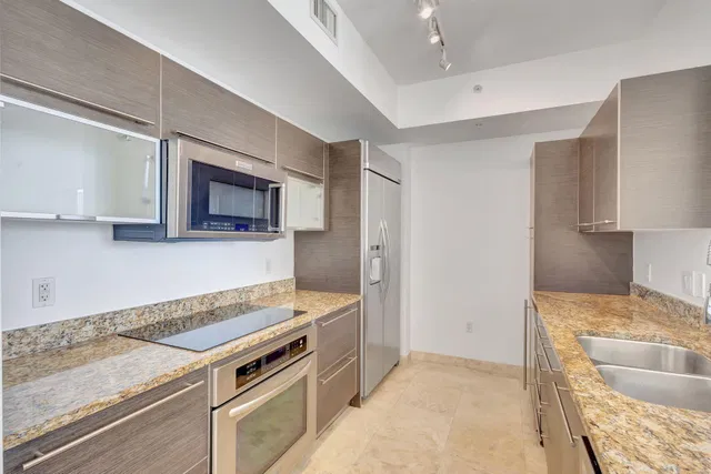 CityPlace South Tower Unit 1619 photo 6