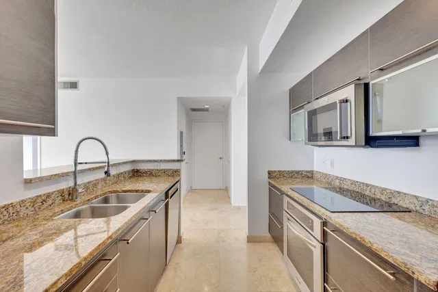CityPlace South Tower Unit 1619 photo 7