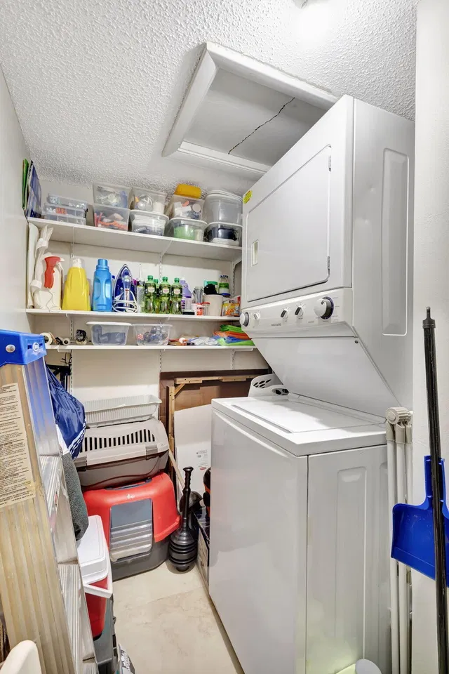 Unit Unit 255 photo 11
