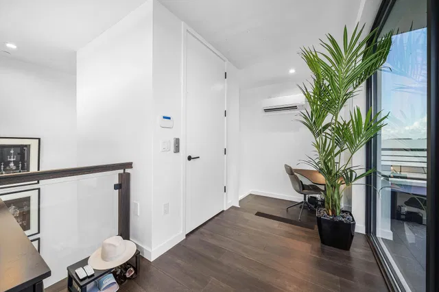 Residence photo 53