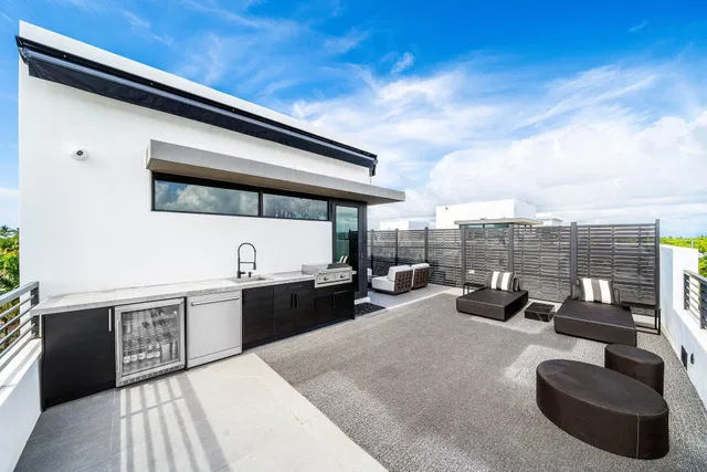Residence photo 56