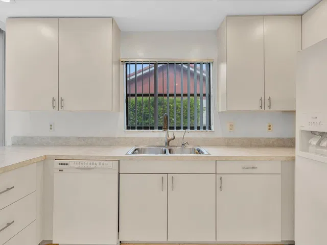  Residence photo 11
