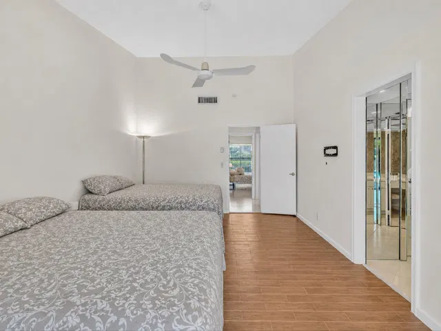  Residence photo 17