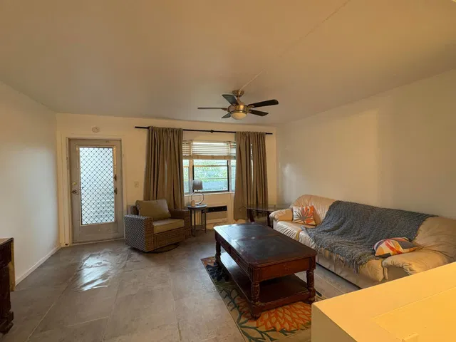  Residence photo 4