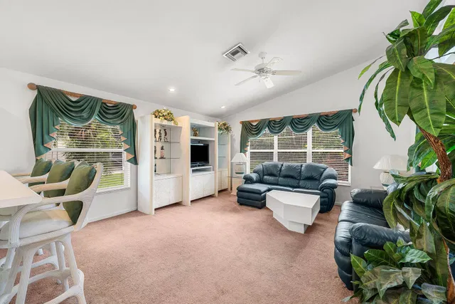Residence photo 12