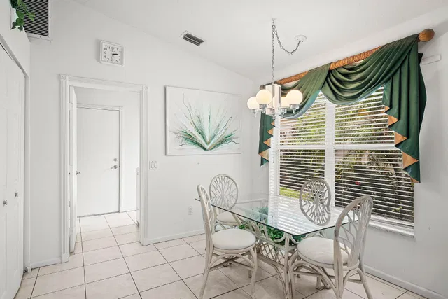 Residence photo 18