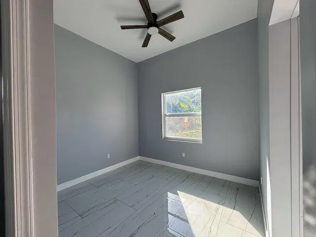  Unit Side House photo 5