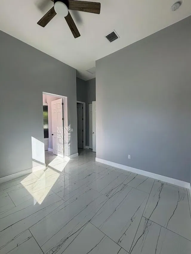  Unit Side House photo 6