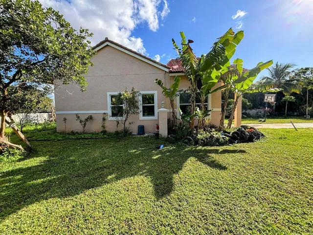  Unit Side House photo 15
