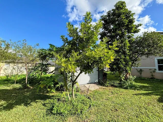  Unit Side House photo 16
