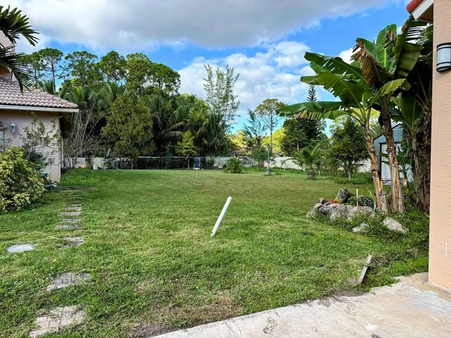  Unit Side House photo 17