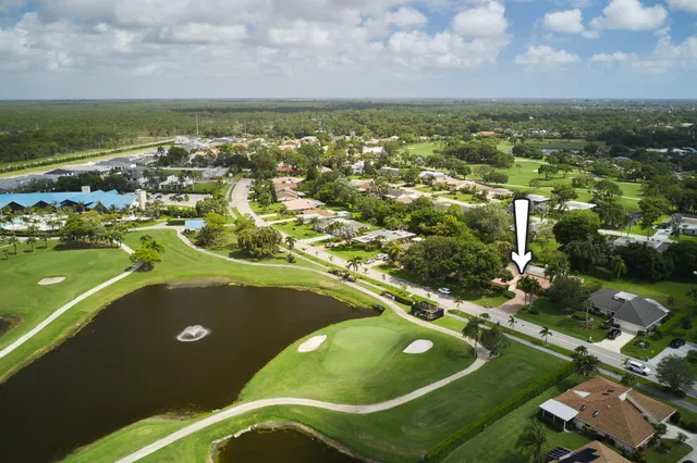 Eastpointe Country Club Residence photo 2
