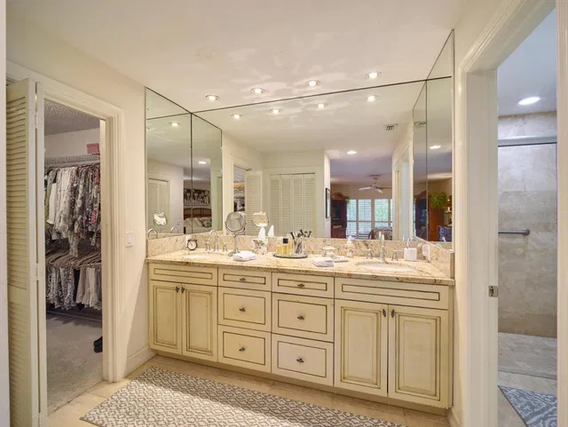 Eastpointe Country Club Residence photo 16