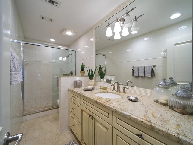Eastpointe Country Club Residence photo 20
