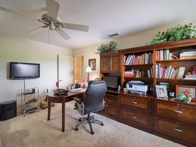 Eastpointe Country Club Residence photo 24